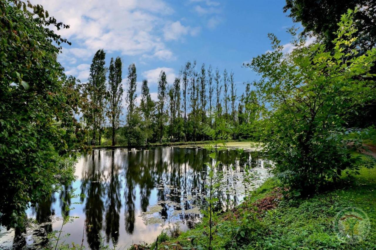 Manoir De La Droulinais Bed & Breakfast บรูซ์ ภายนอก รูปภาพ